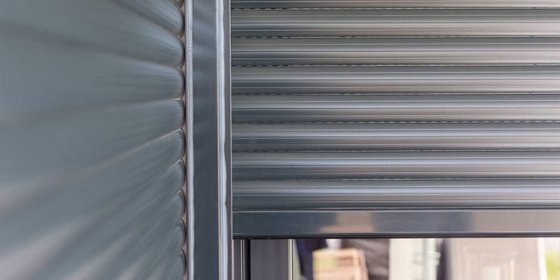 Aluminium als Werkstoff für Garagentore - langlebig, robust und leicht. Aluminium als Werkstoff für Garagentore - langlebig, robust und leicht.